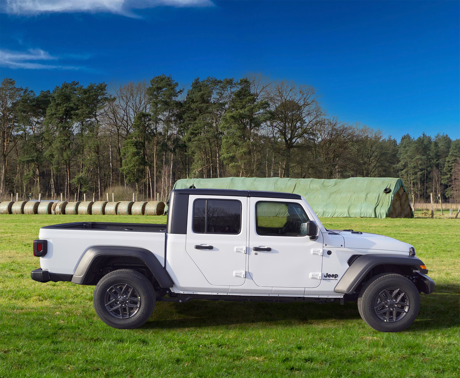 Military_Jeep_01